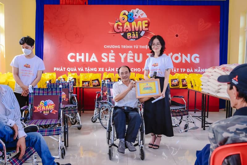 Giới thiệu về chương trình từ thiện tặng xe lăn cho người khuyết tật